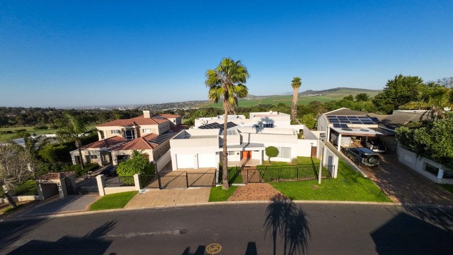 6 Bedroom Property for Sale in Vergesig Western Cape